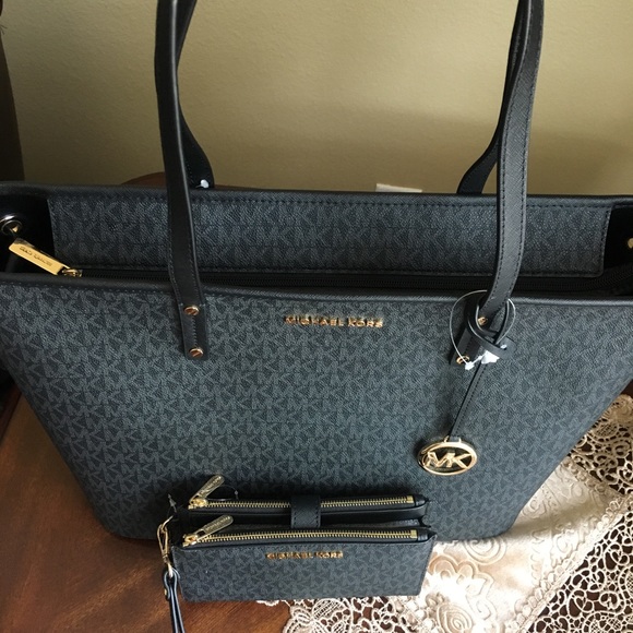 Michael Kors Large Zipper tote & wallet - Picture 8 of 8